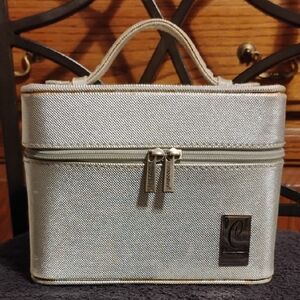 ✨ Silver Caboodles Cosmetic Box – EUC ✨